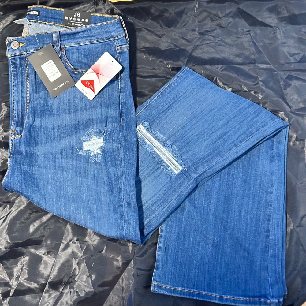 Womens’ Flare Jeans
